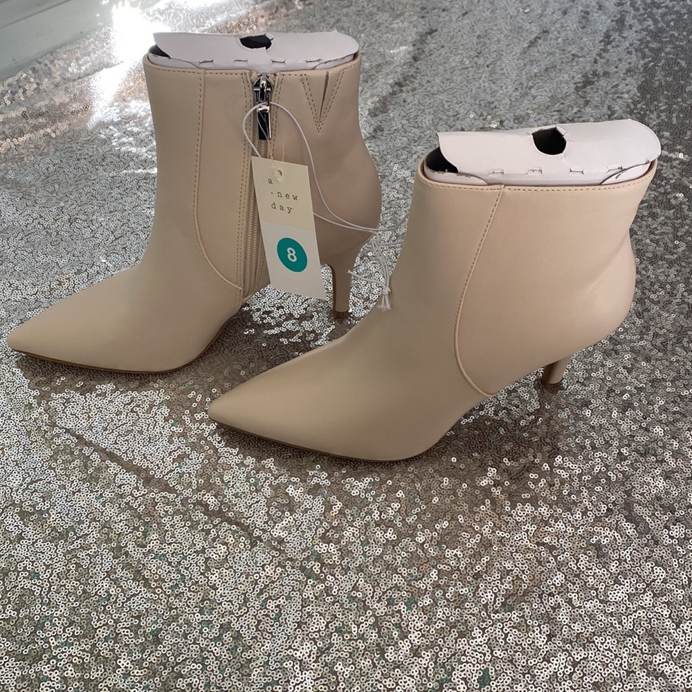 A New Day Women’s Off White Char Heeled Dress Boots Size 8 - Picture 6 of 12